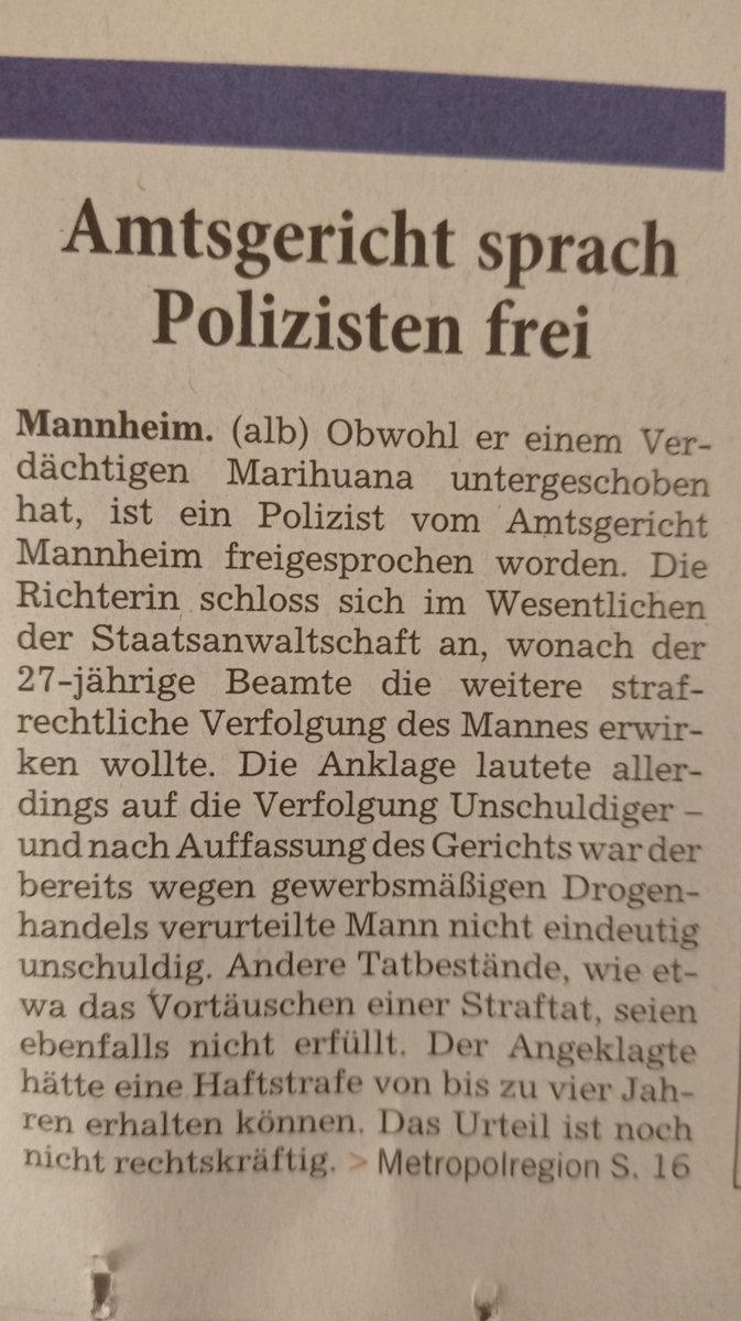 recht_haltsam's tweet photo. Was wäre denn eigentlich mit einer Strafbarkeit wegen Unterschlagung in Tateinheit mit unerlaubtem Cannabisbesitz gem. § 34 Abs. 1 Nr. 1 lit. a) KCanG? Das Handeln des Polizisten in dem Moment war ja nicht mehr durch polizeiliche Befugnisnormen gerechtfertigt. #TeamStrafrecht https://t.co/7rNLOKzj6j