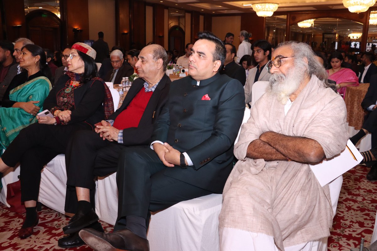 UpendrraRai's tweet image. आज मीडिया जगत के प्रतिष्ठित अवार्ड्स ENBA Awards में शामिल होकर विजेताओं को पुरस्कृत किया। इस अवसर पर कल्कि धाम के पीठाधीश्वर आचार्य प्रमोद कृष्णम जी का भी सानिध्य प्राप्त हुआ। भारत एक्सप्रेस समेत मीडिया जगत के सभी पुरस्कृत साथियों को ढेरों बधाई एवं शुभकामनाएं।
#BharatExpress