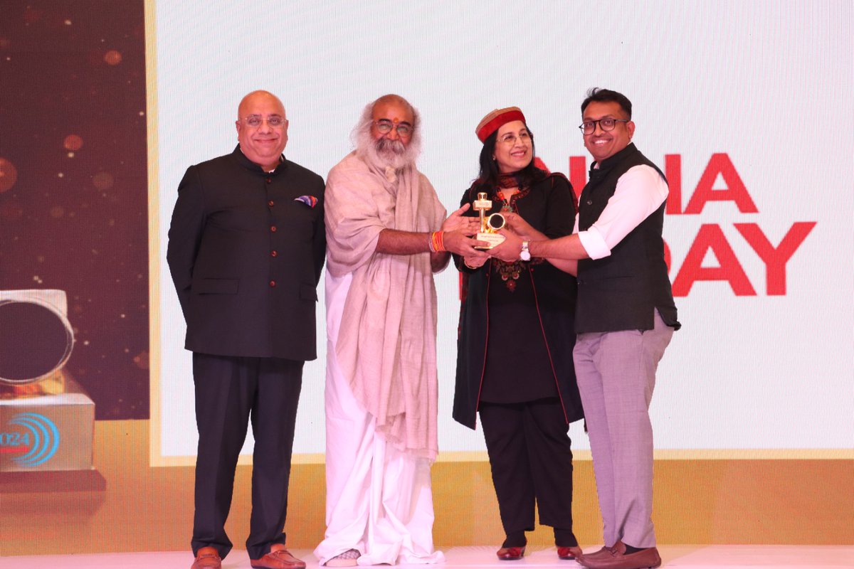 UpendrraRai's tweet image. आज मीडिया जगत के प्रतिष्ठित अवार्ड्स ENBA Awards में शामिल होकर विजेताओं को पुरस्कृत किया। इस अवसर पर कल्कि धाम के पीठाधीश्वर आचार्य प्रमोद कृष्णम जी का भी सानिध्य प्राप्त हुआ। भारत एक्सप्रेस समेत मीडिया जगत के सभी पुरस्कृत साथियों को ढेरों बधाई एवं शुभकामनाएं।
#BharatExpress