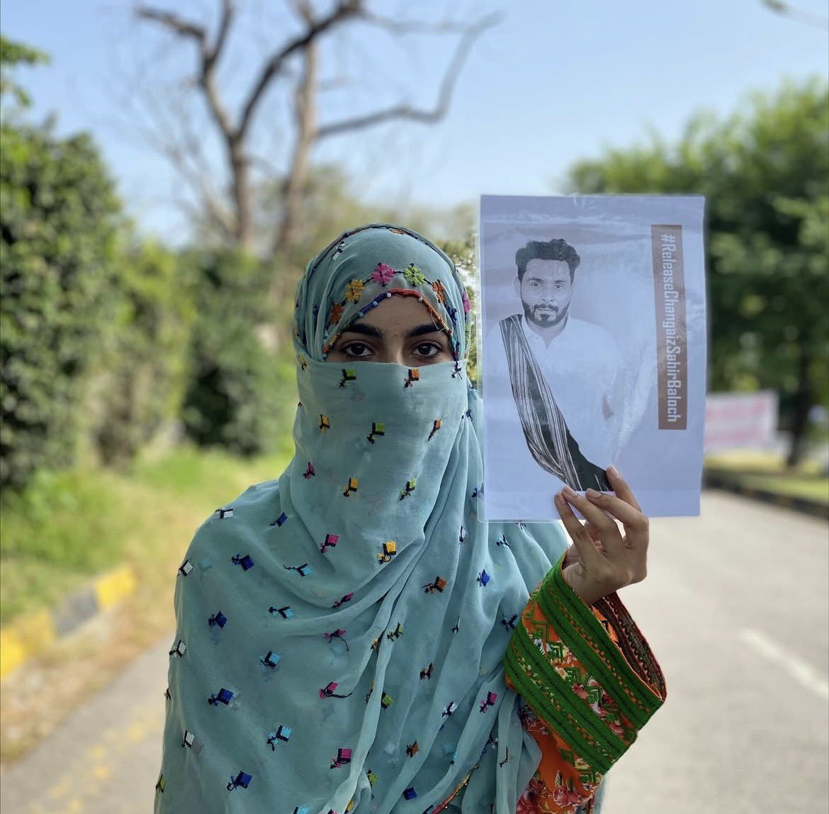 adnaan_baluch's tweet photo. مئے ورناه مئے باندات اَنت ۔۔۔ آیانی زورانسری بیگوائیانی ھلاپ ءَ توار چِست کن اِت۔
#ReleaseChangaizSahirBaloch 
#EndEnforcedDisappearances https://t.co/pw7fUAmBjB
