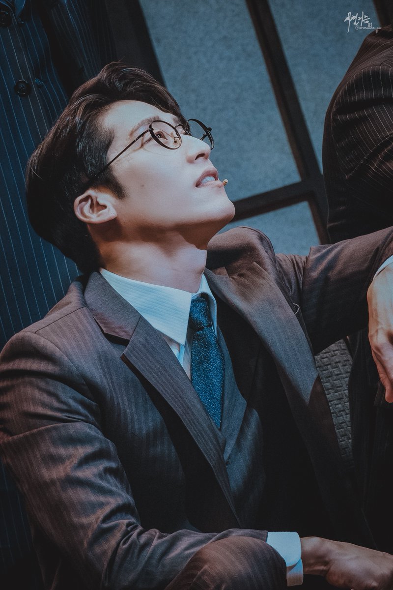 normallike_pic's tweet image. 251213 밤공 팬레터 커튼콜

이윤 | #김지철 배우님

신비로운 그분을 위해, 건배!