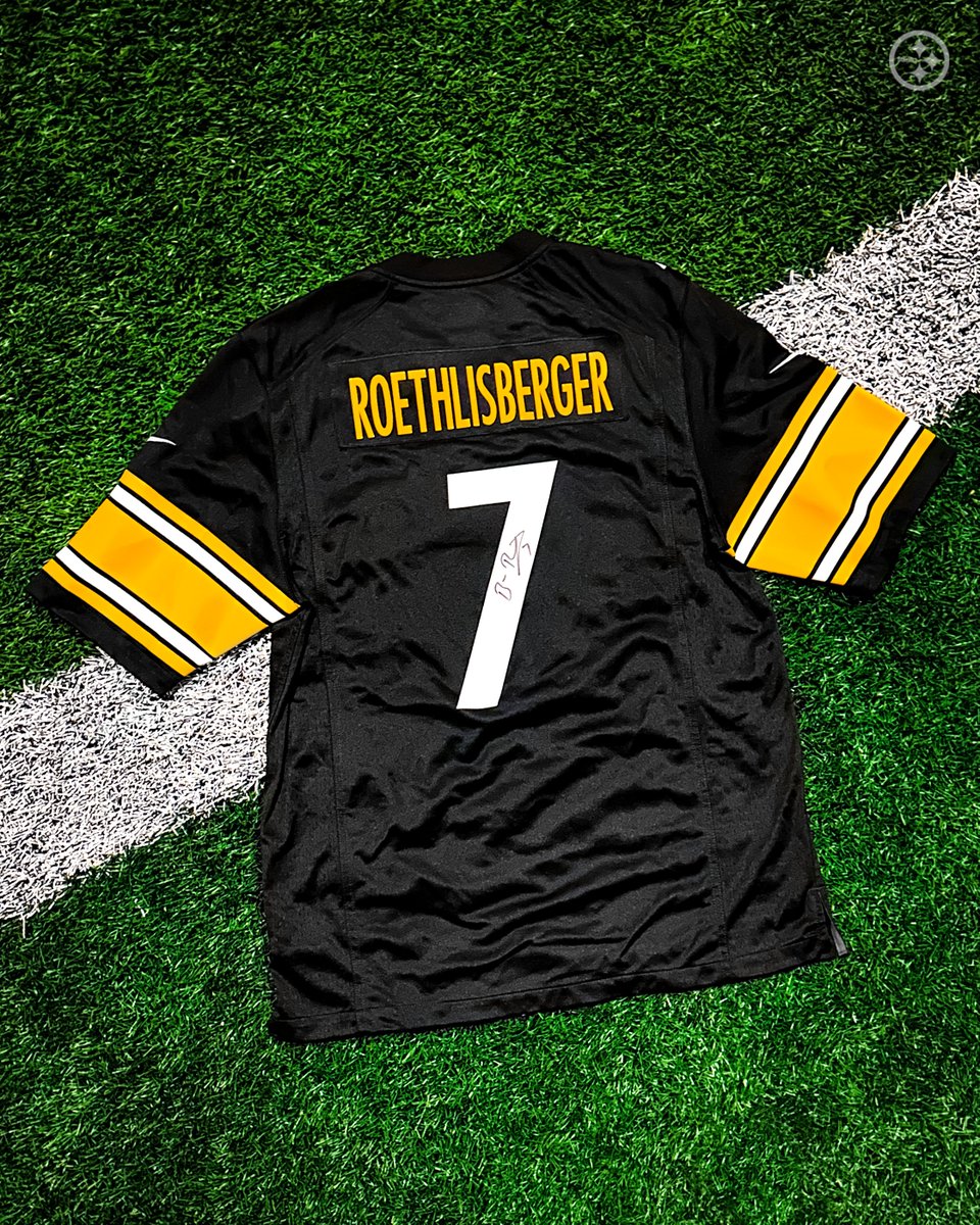 Celebrating the new Hall of Honor Class this weekend 🙌
Who wants this @_BigBen7 signed jersey? RP for your chance to win!