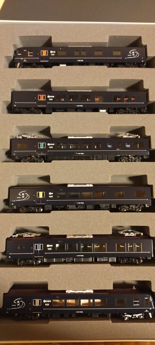 WE銀河を衝動買い
駅メモ的な意味合いもあるんだけど乗ってみたい気持ちもあるしこの独特の色味結構好きだから買いましたとさ