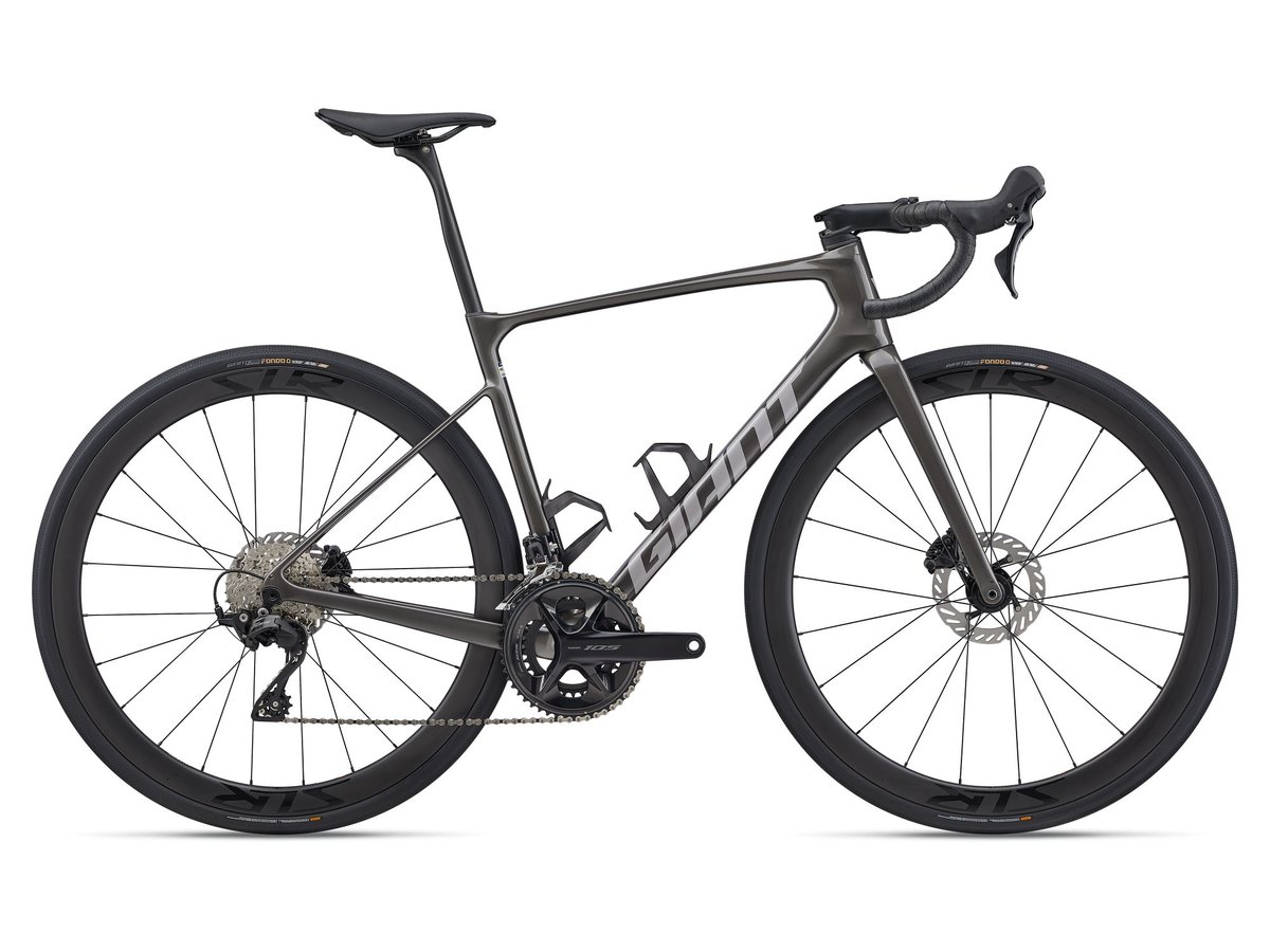 SPCycles's tweet photo. NEW IN THE SHOP THIS WEEK

The 2026 Giant Defy Advanced Pro 2 is the perfect endurance bike for longer rides

Fitted with a Shimano 12 spd 105 drivetrain the 50/34 11/36 combination will get you up any hill &amp; with clearance for 40c tyres has exceptional levels of comfort and grip https://t.co/kHlqU60QXb