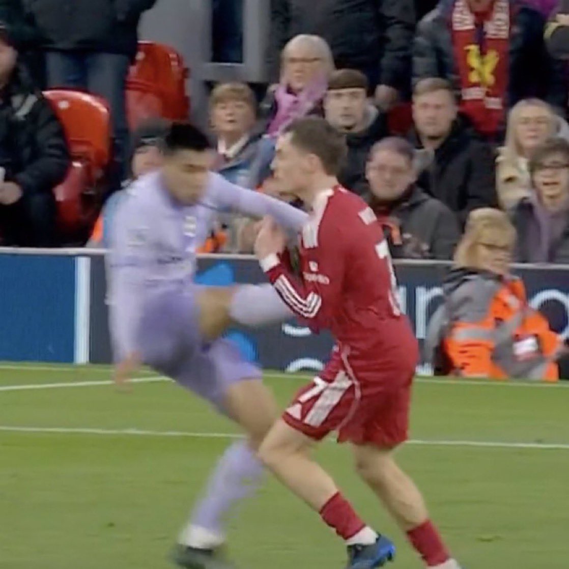 juza_23's tweet image. Studs in the chest is not a red card when it’s against a Liverpool player. We know this.