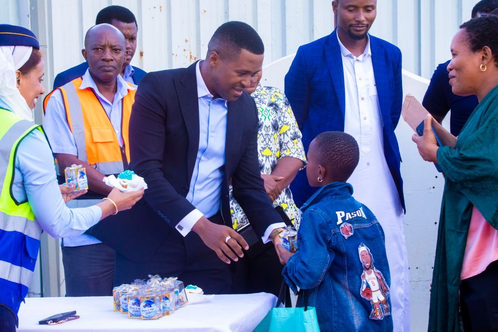 auricair's tweet image. ✈️ Auric Air yazindua safari mpya Kahama ⇄ Dar es Salaam, hatua muhimu kuimarisha muunganiko wa mikoa na fursa za biashara.

Uzinduzi ulihudhuriwa na Mhe. Frank Nkinda, Bi. Glory Absolm, Mhe. Shaban P. Mikongoti na wadau mbalimbali.

#AuricAir #NowFlying #Kahama #DarEsSalaam