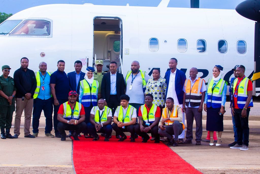 auricair's tweet image. ✈️ Auric Air yazindua safari mpya Kahama ⇄ Dar es Salaam, hatua muhimu kuimarisha muunganiko wa mikoa na fursa za biashara.

Uzinduzi ulihudhuriwa na Mhe. Frank Nkinda, Bi. Glory Absolm, Mhe. Shaban P. Mikongoti na wadau mbalimbali.

#AuricAir #NowFlying #Kahama #DarEsSalaam
