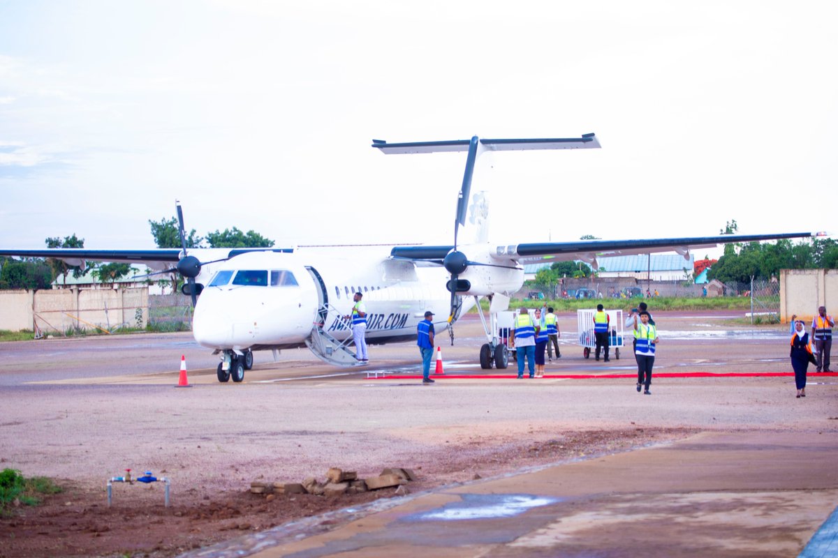 auricair's tweet image. ✈️ Auric Air yazindua safari mpya Kahama ⇄ Dar es Salaam, hatua muhimu kuimarisha muunganiko wa mikoa na fursa za biashara.

Uzinduzi ulihudhuriwa na Mhe. Frank Nkinda, Bi. Glory Absolm, Mhe. Shaban P. Mikongoti na wadau mbalimbali.

#AuricAir #NowFlying #Kahama #DarEsSalaam