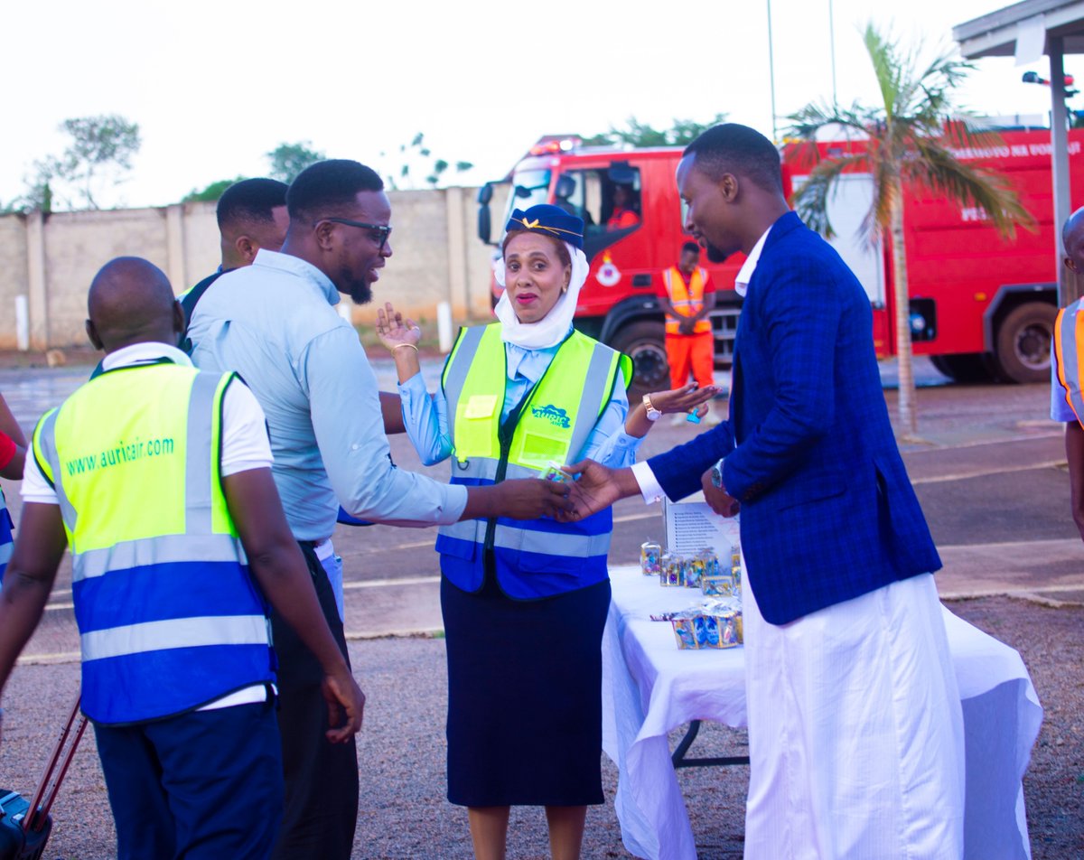 auricair's tweet image. ✈️ Auric Air yazindua safari mpya Kahama ⇄ Dar es Salaam, hatua muhimu kuimarisha muunganiko wa mikoa na fursa za biashara.

Uzinduzi ulihudhuriwa na Mhe. Frank Nkinda, Bi. Glory Absolm, Mhe. Shaban P. Mikongoti na wadau mbalimbali.

#AuricAir #NowFlying #Kahama #DarEsSalaam