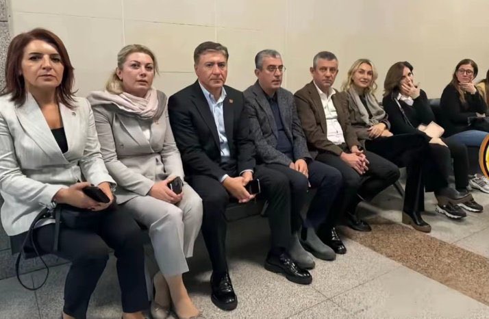 Şunları Tesbih Gibi Dizen
Akın Gürlek’e Hep Beraber
Teşekkür Edelimmi?
Teşekkürler Akın Gürlek ✋