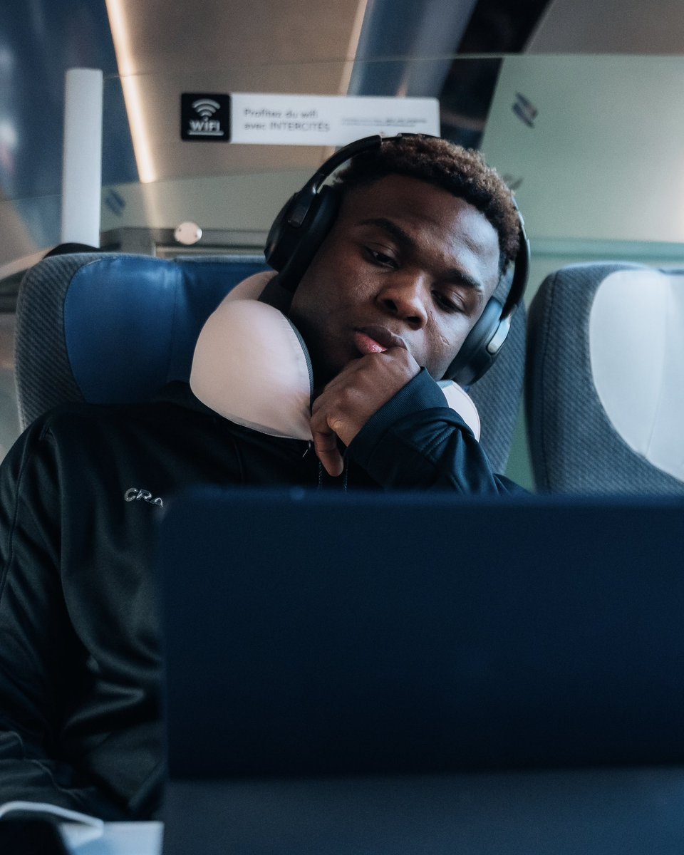 LimogesHandball's tweet photo. Un déplacement inédit pour les Limougeauds, qui profitent du confort du train et des services d’@Intercites pour arriver dans les meilleures conditions avant la rencontre de demain face au PSG 💪🏽 https://t.co/ceNa8GhwXz