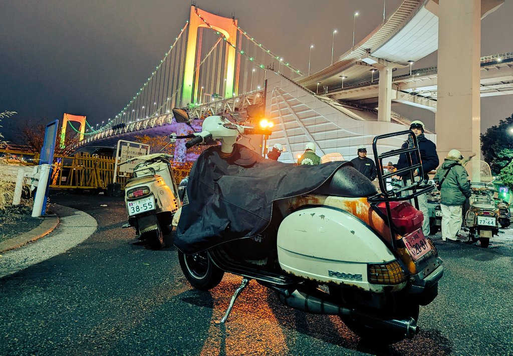 antique_cube's tweet photo. 雨の中のナイトラン♪(´―`)
コタツ大活躍w
#Vespa
#P200E https://t.co/kLBlKThRKB