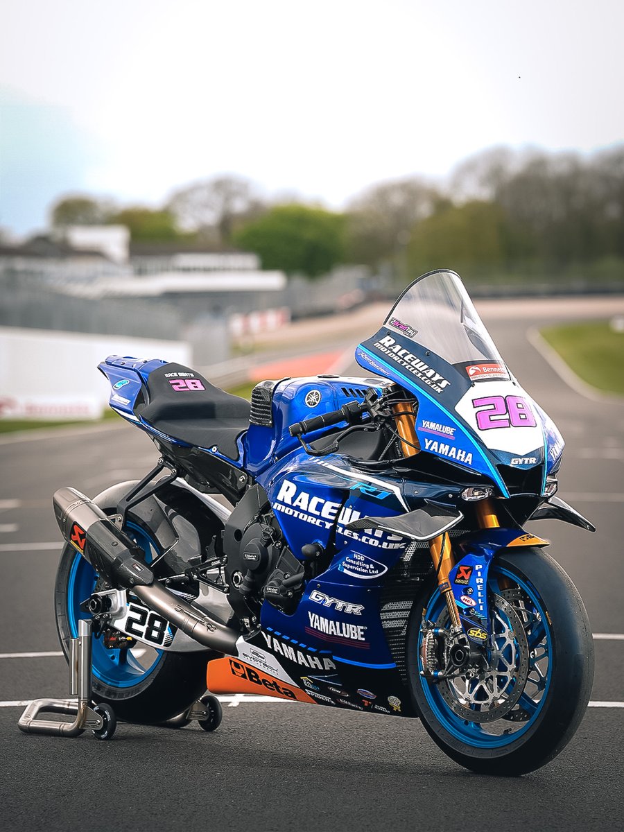 YamahaRacingUK's tweet photo. For this week’s #FestiveFlashback, we’re taking a trip down memory lane to the last-minute reveal of @BradRayRacing's 2025 @racewaysyamaha R1 🔥
The team came together in only a matter of weeks – an achievement made all the more impressive by the victories that followed! 🏆🏆 https://t.co/HzPYjg6ILL