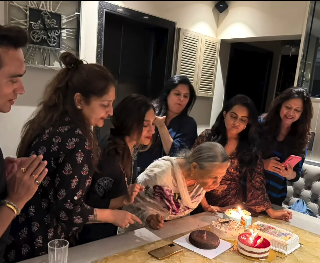 btsserve's tweet photo. cant describe how happy i feel to see Rita maa celebrate him with the family every year. such grace such strength, sid really got it from his mumma 🥹💗
may they continue to be there for each other and him always and always 
#SidharthShukla #HBDSidharthShukla https://t.co/gGGiyElWLQ