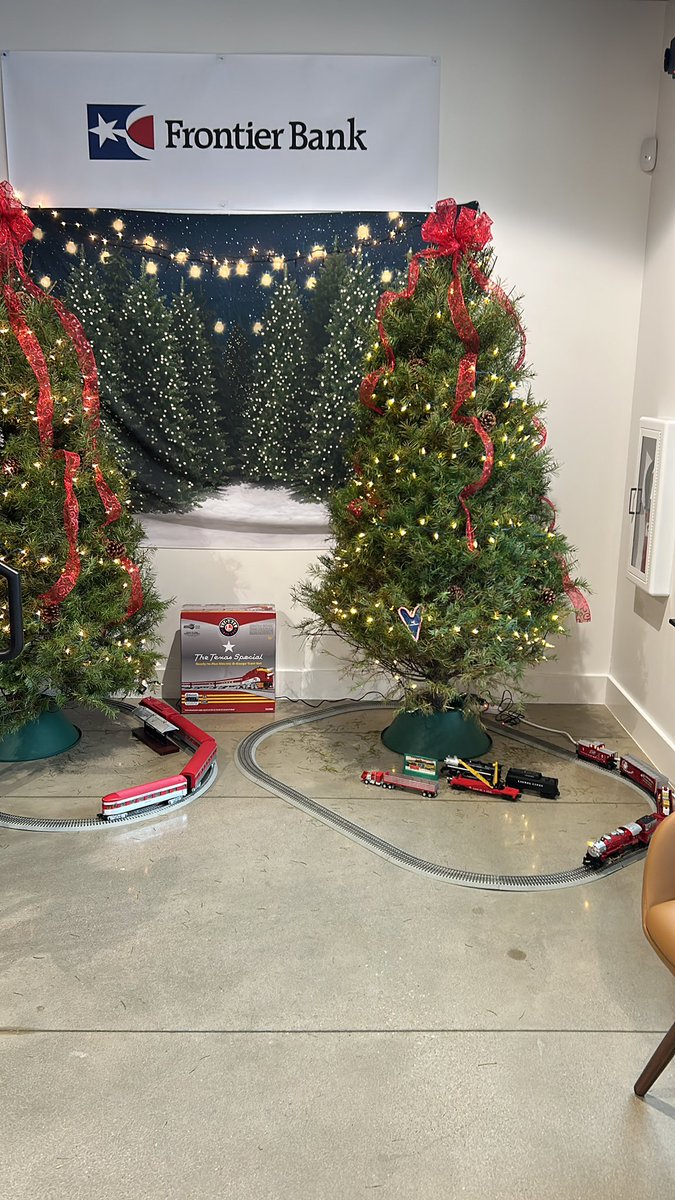 JSGSKI's tweet image. Two of my trains set up for Cookies &amp;amp; Cocoa at Frontier Bank downtown Bastrop