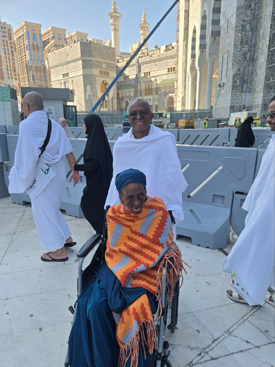 NuhuSada0's tweet image. Malam Nasir @elrufai has concluded Umrah with his mother, offering prayers for the peace and progress of Nigeria and for the success of our party, the ADC. By God’s grace, the era of hardship will come to an end by 2027.