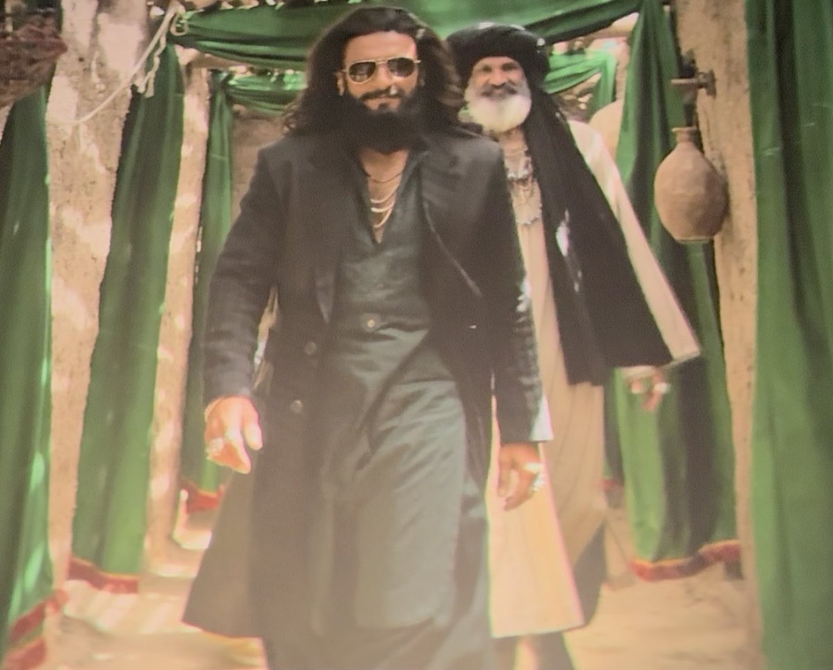 Единственная ошибка режиссера #AdityaDhar это повторить эту сцену во втором фильме. #AkshayeKhanna уже культивировал ее #Dhurandhar