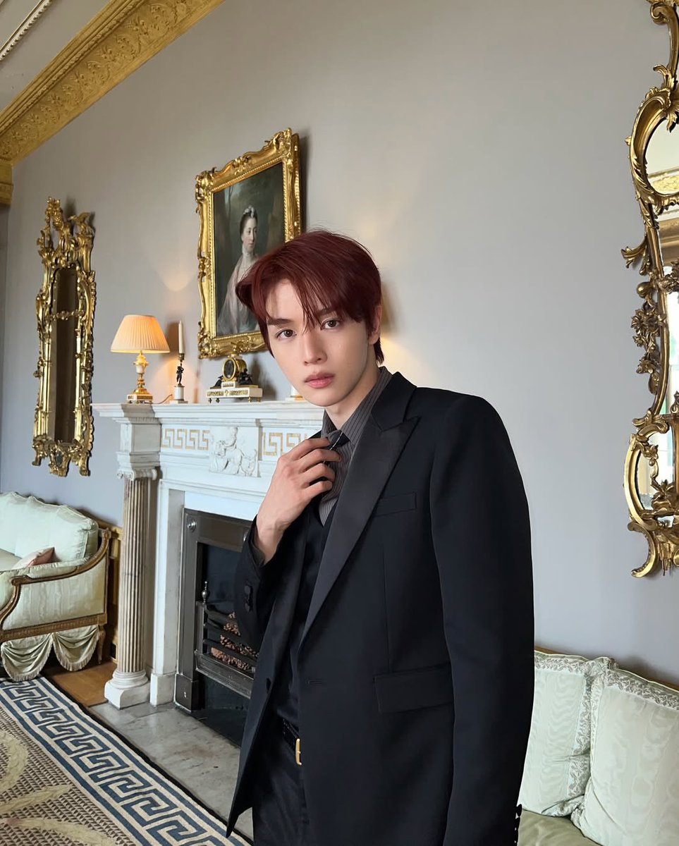 ลุคชิว ๆ ครับวันนี้ แค่กลับบ้านมาทานข้าวกับครอบครัว 🖤