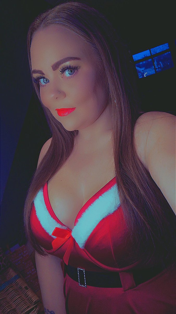 MrsLD10's tweet image. Mrs Claus on her way to cause mischief at the over 30s daytime disco #Christmas #Christmas2025 #over30 #Nottingham #Nottinghamshire