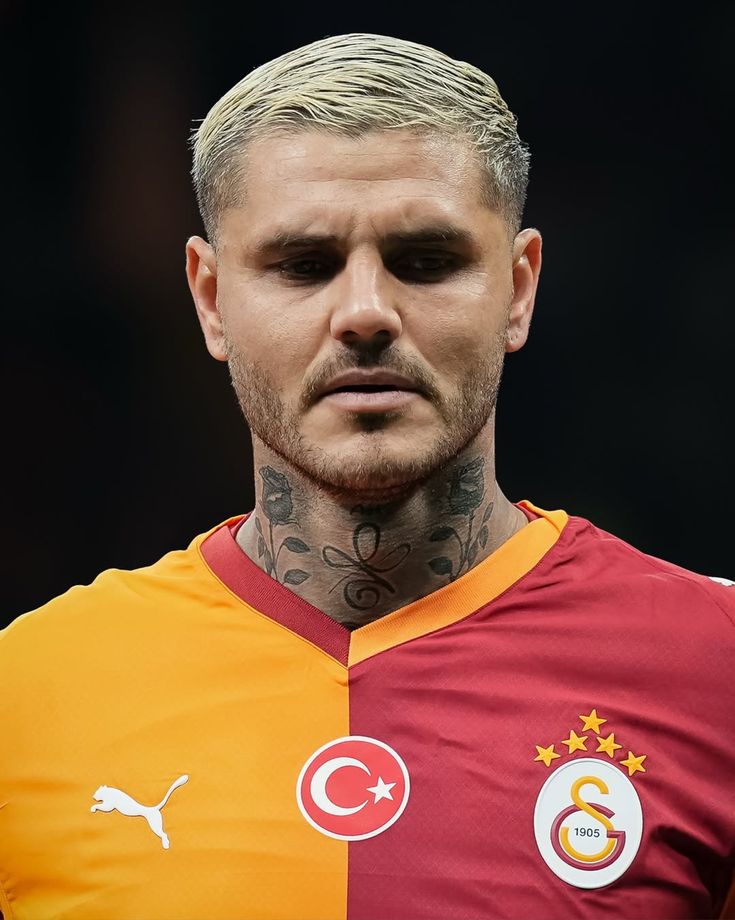 Galatasaray hatırı sayılacak bir süre Osimhen'siz oynayacak bu sürede de çok yüksek ihtimal Icardi denenecek. Aslında Icardi'yi bu sürece hazırlamak için Antalya maçı harika bir fırsattı ama anlaşılan hocamız bu sürece hazırlık yapmak istemiyor

#ANTvGS