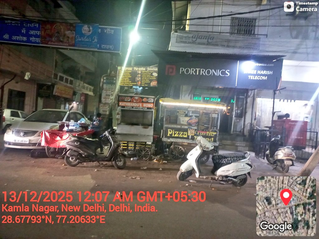 Anuj_84_Gupta's tweet photo. Malka ganj chowk to ghanta ghar chowk 
Malka ganj chowk to kirorimal college road 
Every where illegal Encroachers blocking foothpath and road 
People forced to walk on road, resulting in traffic jaam and chances of accident 
Please take appropriate action 

@DcpNorthDelhi @rajabanthia 
@RajaiqbalSingh3 @MCD_Delhi 
@ManojTiwariMP @PKhandelwal_MP @SPrakashBjpDel
@AshokGoelBJP @RekhaAmarnath1 #renu_agarwal_bjp
@PMOIndia @HMOIndia @LtGovDelhi @CMODelhi @BJP4Delhi @sharadsharma