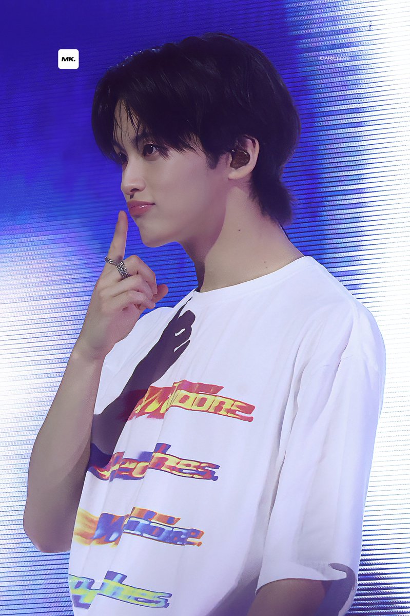carklee99's tweet photo. 251213 

🫳🫳🫳🫳

#MARK #마크 https://t.co/mIDKRSlmHu