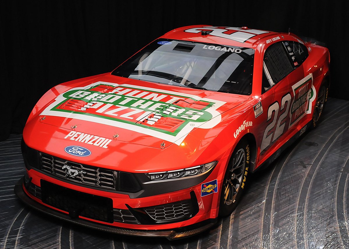 hbpRacing's tweet image. The No. 22 made a special appearance at the 2025 @hbpizza Christmas Celebration 🎄🏁
Grateful for our incredible Team Members - thank you for all you do!