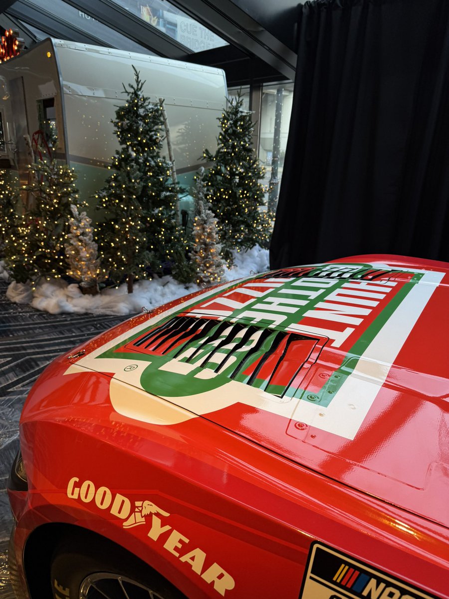 hbpRacing's tweet image. The No. 22 made a special appearance at the 2025 @hbpizza Christmas Celebration 🎄🏁
Grateful for our incredible Team Members - thank you for all you do!