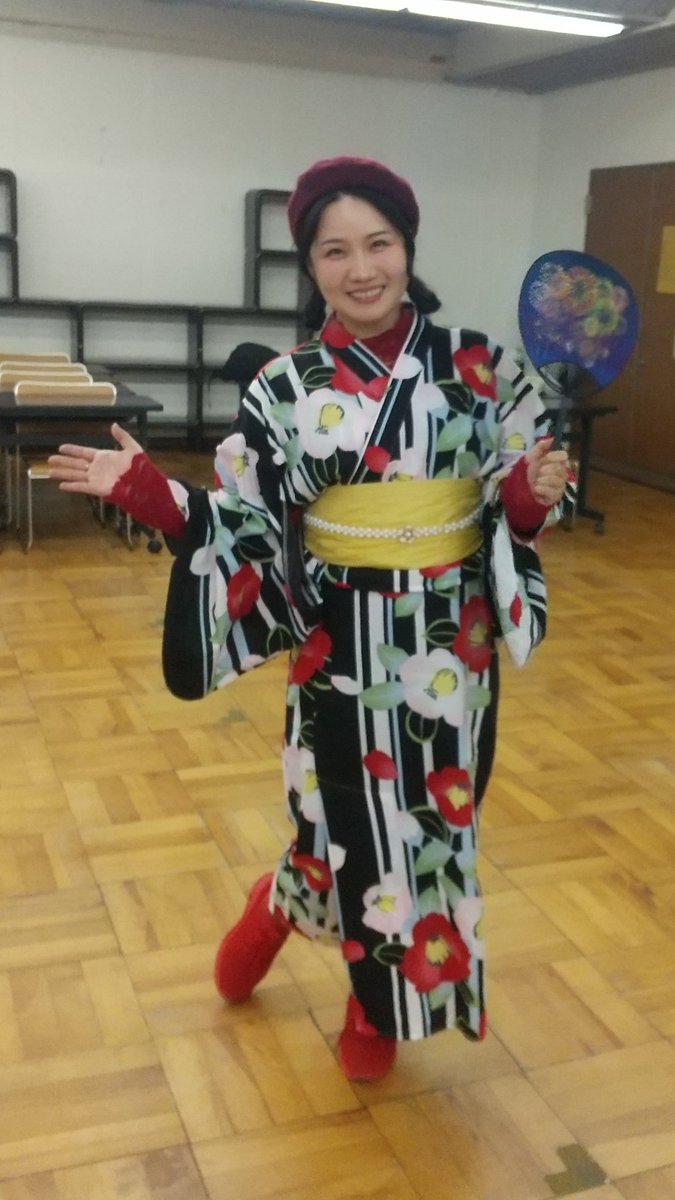 noritetsux's tweet photo. 町あかりさんが主催した「盆踊り練習会」に参加しました。カルチャースクール感あふれる中、楽しく練習出来ました。手の動きと足の動きを上手く合わせるのが難しかった。まずは、来月の「HAMA NO  BON-ODMORI 」にて練習の成果を発揮出来れば。
#町あかり https://t.co/5GWlvKsYQq