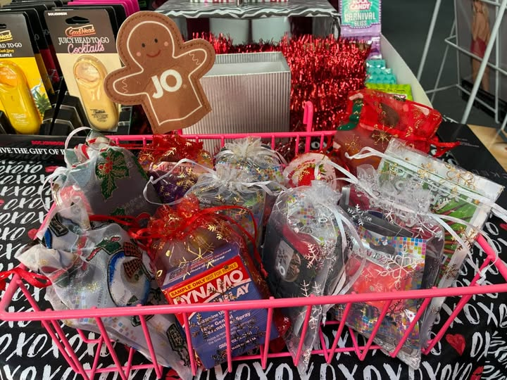 talingerie's tweet photo. ~~V.I.P. MEMBERS~~
If you are a V.I.P. Member, come into T&amp;A Lingerie and show us your card &amp; announce "Ho-Ho-Ho" &amp; receive your FREE Surprise Holiday Gift!!
*Contents vary (but don't worry, we have painstakingly put together some sexy bags and we're sure that you'll love it!) https://t.co/FH5mr0MovM