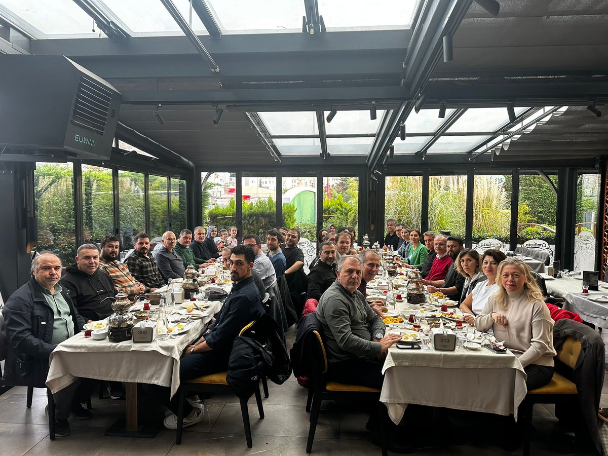 TKGM’de görev yapan Harita Mühendisleri meslektaşlarımızla güzel bir İstanbul sabahında  kahvaltıda buluştuk.