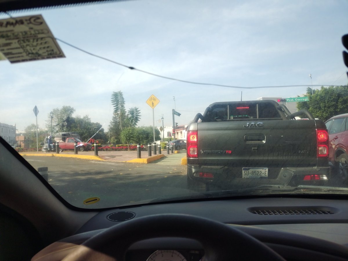 Rayas10Maria's tweet image. QUERETANOS
PORQUE NO RESPETAN LAS VUELTAS A LA IZQUIERDA.