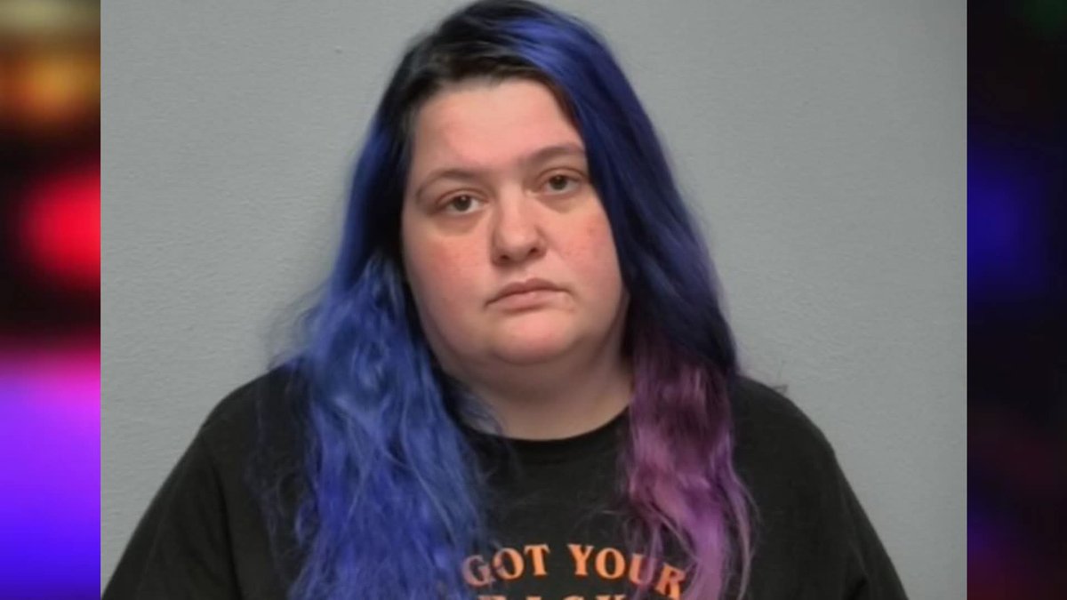 Real_Ames's tweet image. BREAKING: Mugshot released of DoorDash driver accused of pepper spraying customer's food.

She tried to say she was spraying a spider.   🤣  She was mad cause they  tipped her 2 bucks on a 20 something dollar order.    Which they were wrong for.   But she didn't  have to try and…