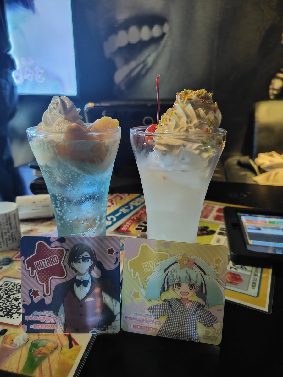 〆は久々のラウワンカラオケです
友人と共に純愛コラボドリンクを注文！かわいい！カラオケも久々で楽しいですね☺