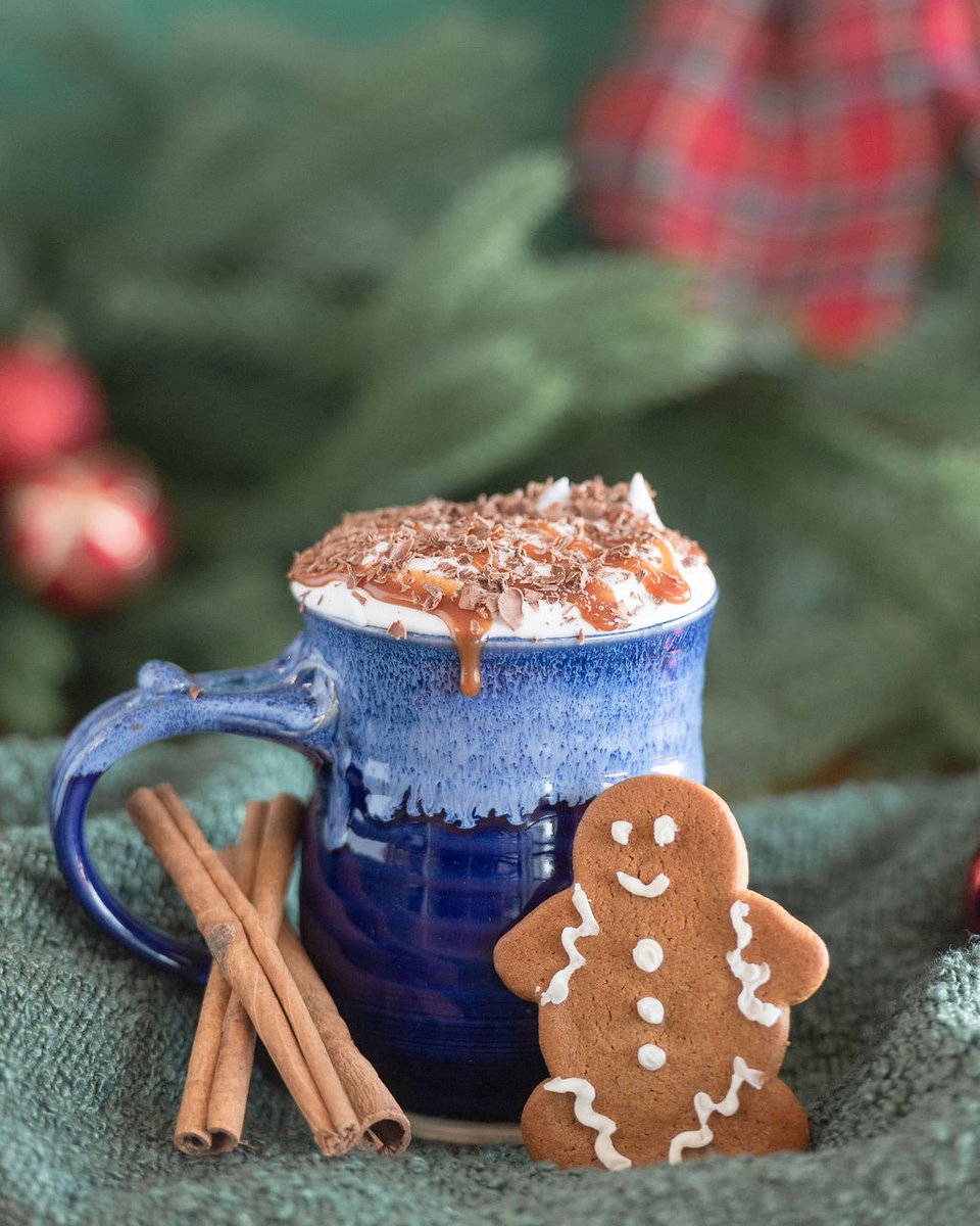 Canada's tweet photo. PEI’s Hot Chocolate Trail celebrates everything hot cocoa. With 34 cafés, restaurants and stores serving fun twists on the winter drink, you can sip your way across the island! Where’s your fave place to get hot cocoa?☕ #CocoaDay
📷 @gallants_pei_food/IG @hotchocolatetrailpei/IG https://t.co/E9K6FgRy5x