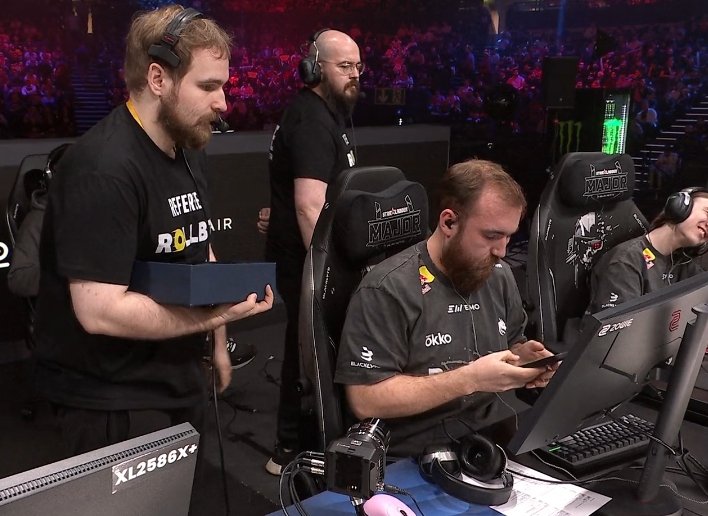 This russian is clearly using the crowd for info