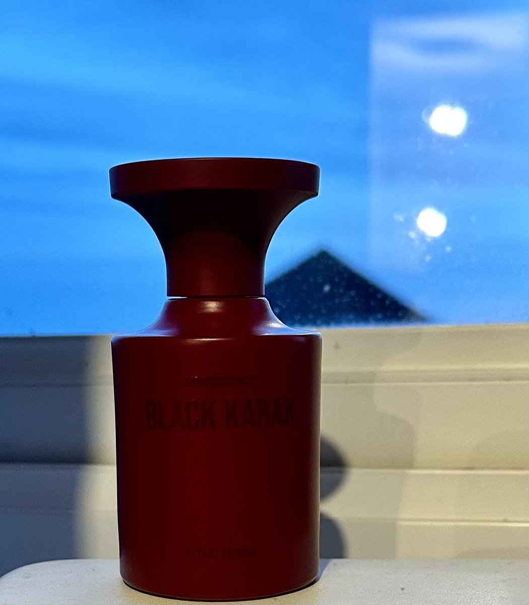 MrQudi's tweet photo. SOTD: It’s nostalgic in a certain way. Elevated black tea note and a beautiful cardamom on top. In the air, reminds me of coming home from school run and catching a beautiful aroma of spicy Karak tea by my wife. Dry down is a bit leathery. Performance is insane. #Borntostandout https://t.co/d0H4MnNwO2