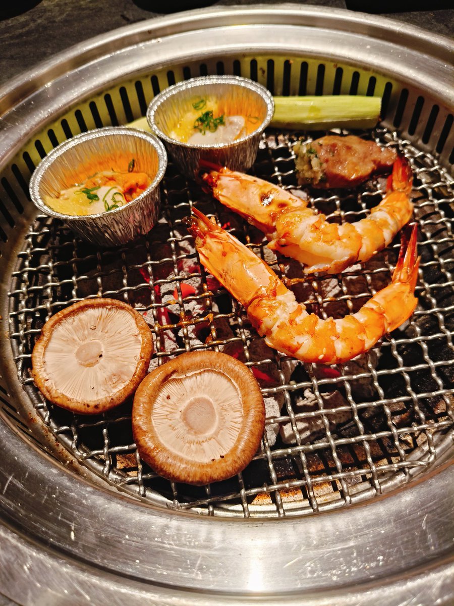 mirotabasco's tweet photo. 跟美眉一起吃飯 
今天休息去囉 大家888 https://t.co/H0QvbDeByb