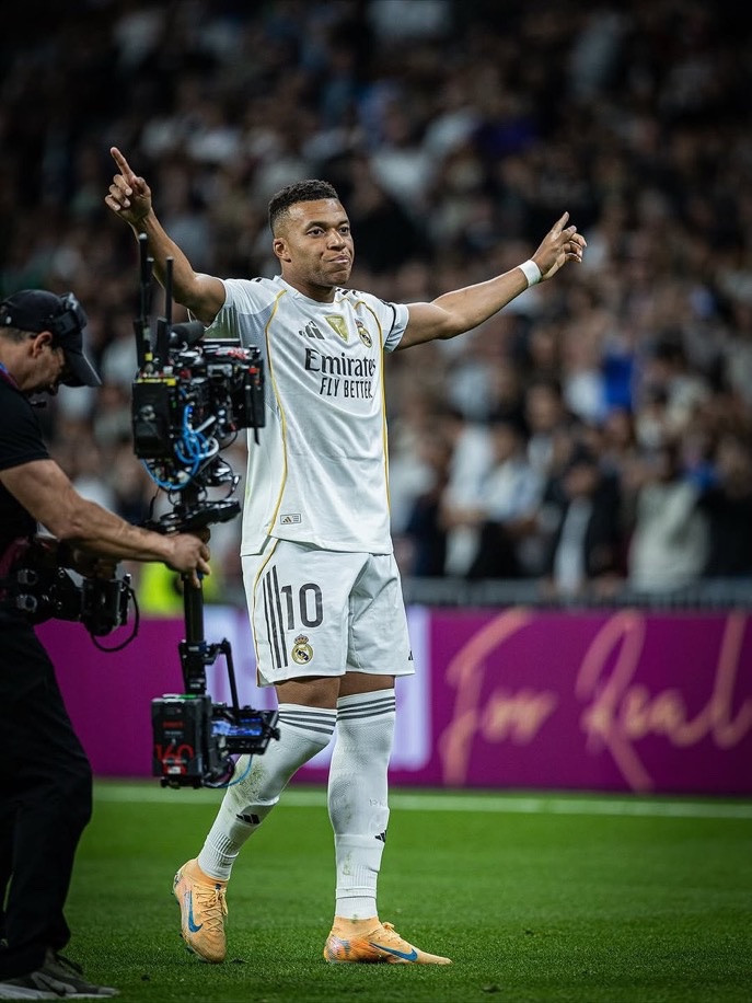 MadridUniversal's tweet photo. 🚨 NEW: Dean Huijsen, Kylian Mbappé and Toni Rüdiger are all available for the game tomorrow.

— @tjcope https://t.co/tUOcLCfeuw