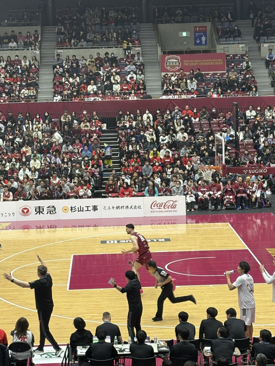 maxfromK's tweet photo. 対アルバルク戦、観戦してきました！！
途中かなり接戦で楽しい試合でした🏀
津山選手すごかった！！
#川崎ブレイブサンダース 
#ALVARK東京 
#Bリーグ https://t.co/nLEmM9Kt9H