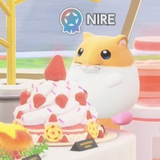 nire023's tweet image. てっぺんのでかい苺を食べたそうなリック