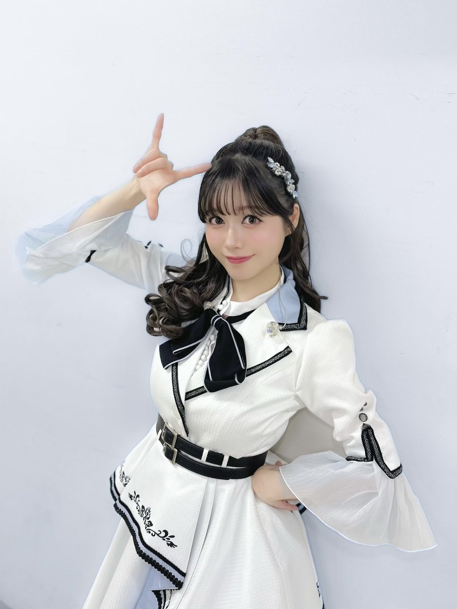 #アイマスMOIW2025_day1 
Day1 ありがとうございました🎪✨

改めまして、

シャイニーカラーズ🦢🌈
アンティーカ 月岡恋鐘役 礒部花凜です💕

今日初めましてのプロデューサーも
覚えて帰っていただけたら嬉しいなっ！

そして、
いつも応援してくれるプロデューサー！
今日も本当にありがとう💫💫💫