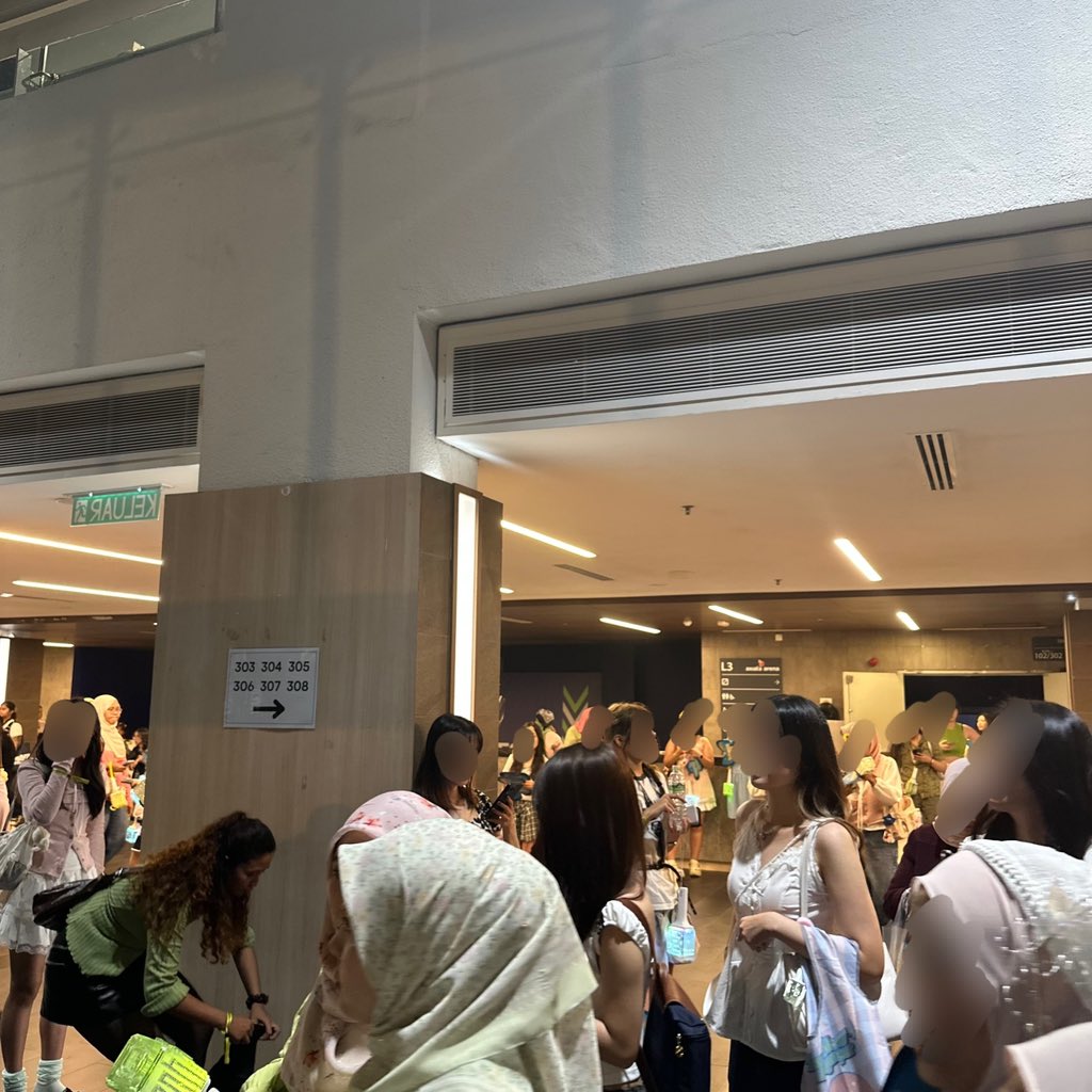 will be here for the next 10 mins!!!! 

#TDS4inKL #THEDREAMSHOW4_KUALALUMPUR #THEDREAMSHOW4inKL