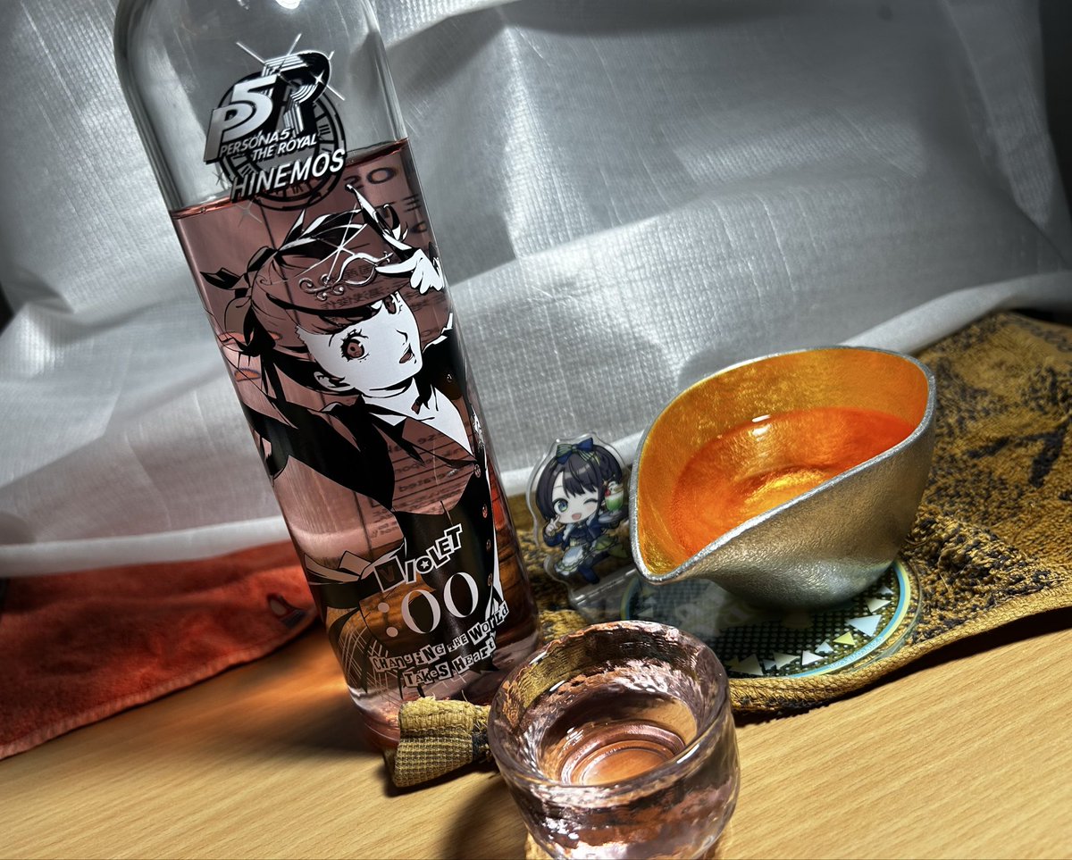 hakuna0405's tweet photo. 今日、ついに開封!
ほんっとに綺麗なロゼ色の日本酒!
めっちゃ芳澤さんのイメージに合ってて美しい…!
最初の口当たり…甘さが来つつ口の中で酒が踊ってきて、鼻を通るピシッとした濃い香りがとても印象に残りました…!美味しい!☺️
「美しい日本酒」…に相応しいお味でした🍶
#PR5 #HINEMOS https://t.co/Rt73pbpOV9