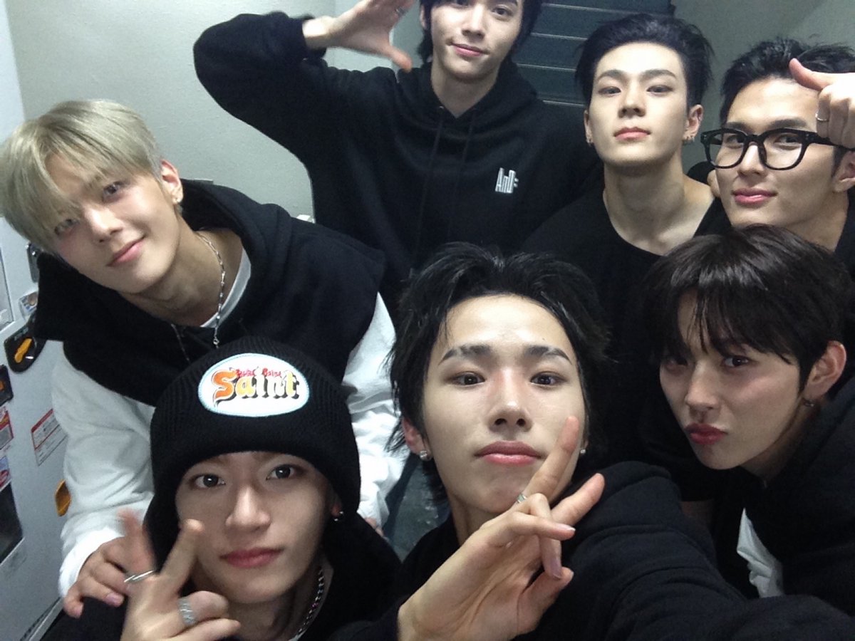 WHIB(휘브) tweet media