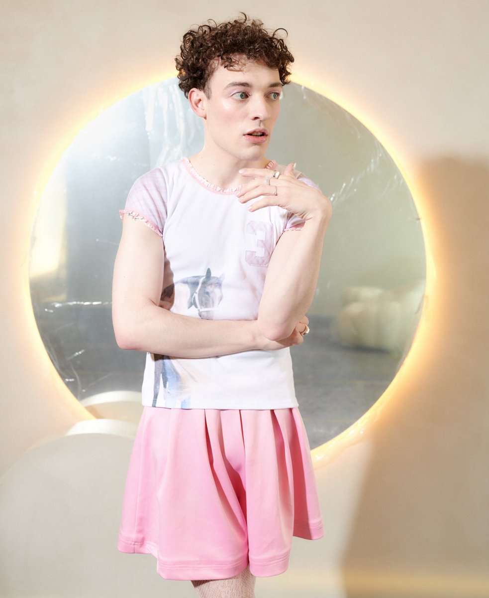 Nemo soll angeblich von den “mutigen Menschen” in Gaza inspiriert worden sein.
Was glaubt er wie jene “mutigen Menschen” ihn in Gaza behandeln würden?
Ist er wirklich so dumm?
Oder ist das sein Weg zurück in die Schlagzeilen, weil sich niemand mehr für ihn interessiert hat?