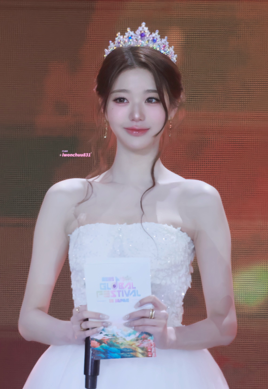 AboutMusicYT's tweet photo. Wonyoung is a princess at the 2025 Music Bank Festival today. https://t.co/fC1by5UXbR