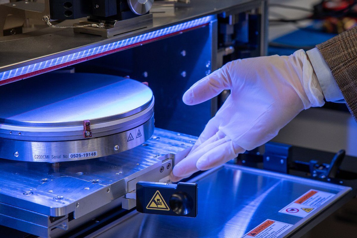 First monolithic 3D chip built in U.S. foundry delivers major AI speed gains techxplore.com/news/2025-12-m…
