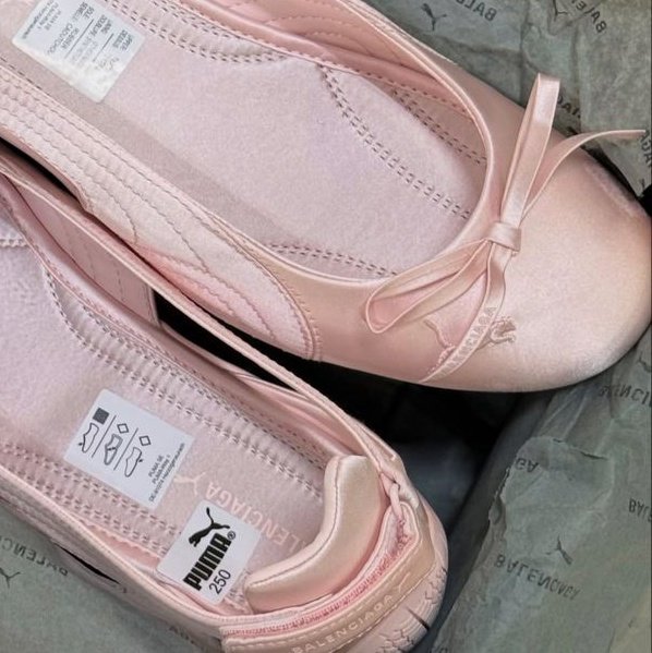 whOopsyouu's tweet image. PUMA SPEEDCAT x BALENCIAGA, the colors and details are very eye-catching 👀😫