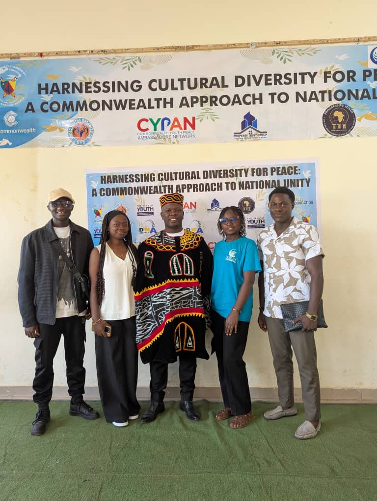 BrightPro7's tweet image. Attended the Bamenda Youth Peace Conference! 🌍 Key takeaway: Cultural diversity is our strength. Let's focus on mutual engagement and respect to achieve national unity.
​Great initiative! 🤝 #Peacebuilding #Bamenda #CulturalDiversity #Youth4Peace